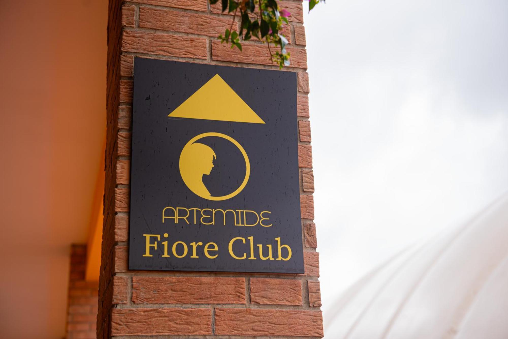 Artemide "Fiore Club" B&B Suite Spa Giffoni Valle Piana Bagian luar foto